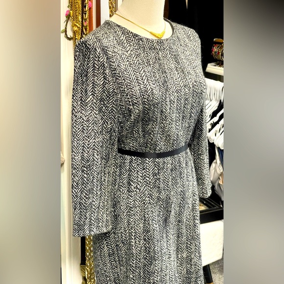 CAROLINA HERRERA Black & White Herringbone Sheath Pencil Dress Round Neckline 12 - Picture 5 of 10